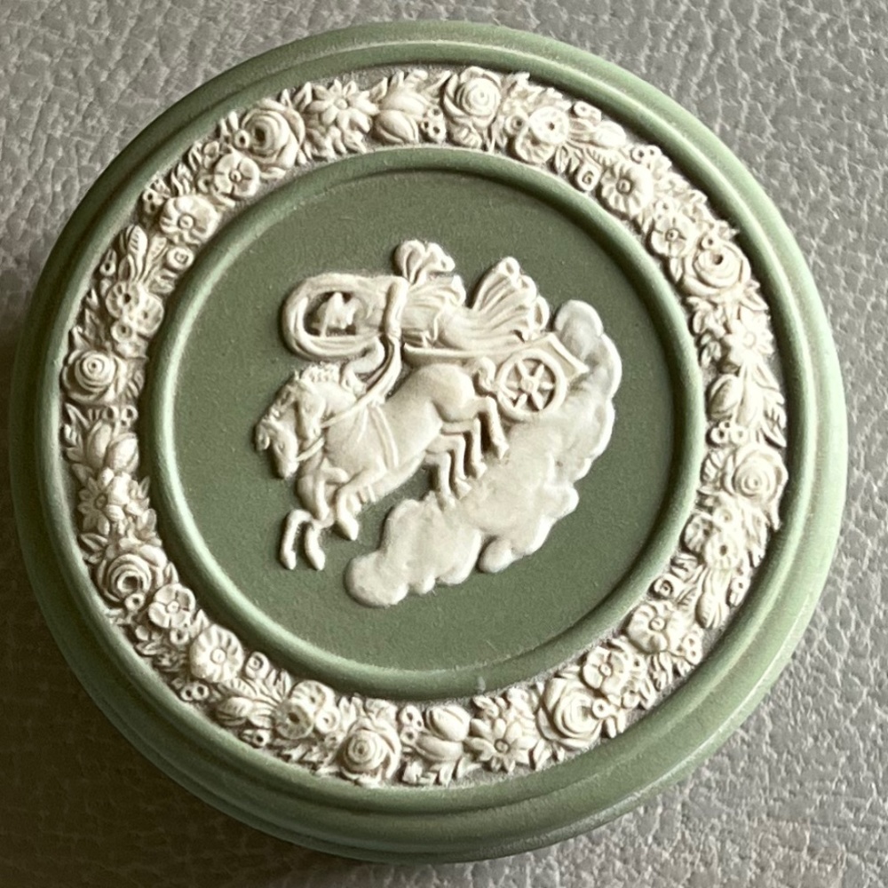 Wedgewood Jasperware Trinket Box (round)